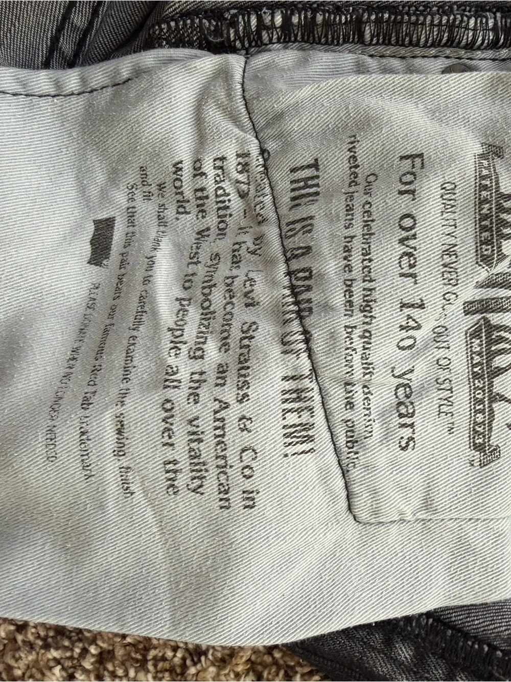 Levis slim straight